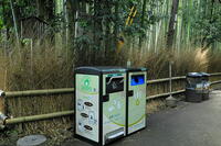 嵐山の竹林のスマートごみ箱 [THI110053309]