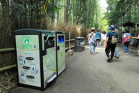 嵐山の竹林のスマートごみ箱 [THI110053311]