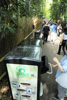 嵐山の竹林のスマートごみ箱 [THI110053315]