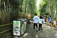 嵐山の竹林のスマートごみ箱 [THI110053319]