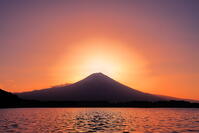 日の出前の富士山と田貫湖　 [THI110053357]