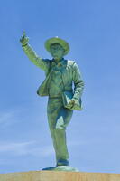 ジョン万次郎上陸之地の碑とジョン万次郎の銅像 [THI110053376]