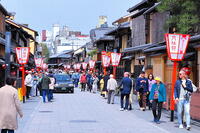 春の祇園の花見小路　 [THI110053393]