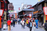 春の祇園の花見小路　 [THI110053395]