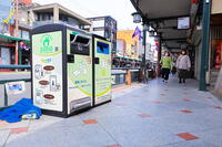 四条通に設置されたスマートゴミ箱 [THI110053402]