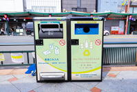 四条通に設置されたスマートゴミ箱 [THI110053404]
