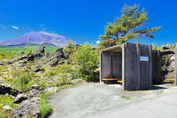 浅間山の麓に広がる溶岩の鬼押出し園 [THI110053431]