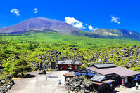 浅間山の麓に広がる溶岩の鬼押出し園 [THI110053433]