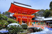 雪の上賀茂神社 [THI110053931]