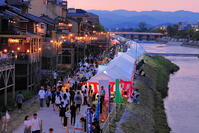 鴨川納涼 [THI110054139]