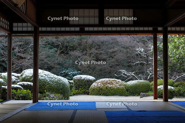 詩仙堂 薄雪の詩仙堂の庭園[THI110051061]の写真・イラスト・動画｜サイネット