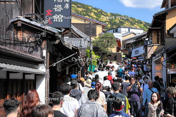 清水寺の参道のにぎわい [THI110053176]