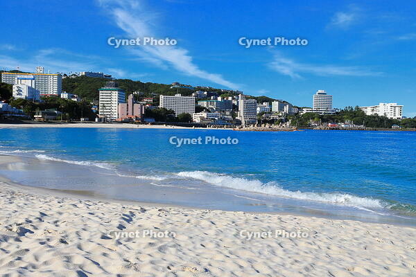 朝の白良浜海岸と白浜温泉街　 [THI110053279]