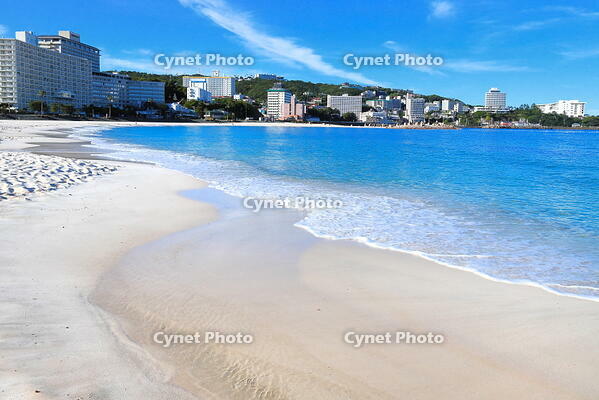 朝の白良浜海岸と白浜温泉街　 [THI110053282]