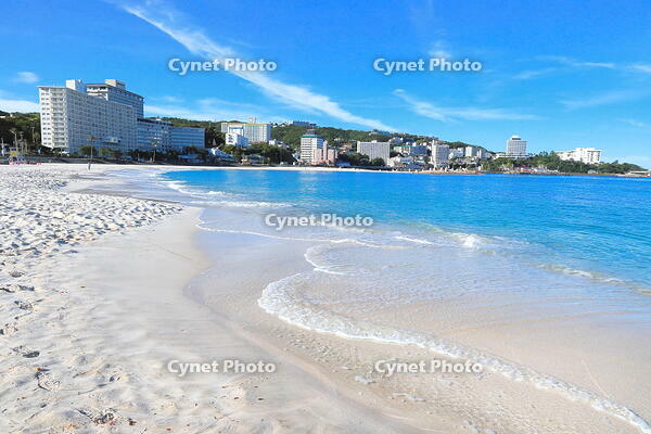 朝の白良浜海岸と白浜温泉街　 [THI110053284]