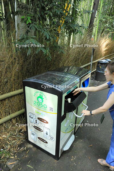 嵐山の竹林のスマートごみ箱 [THI110053317]