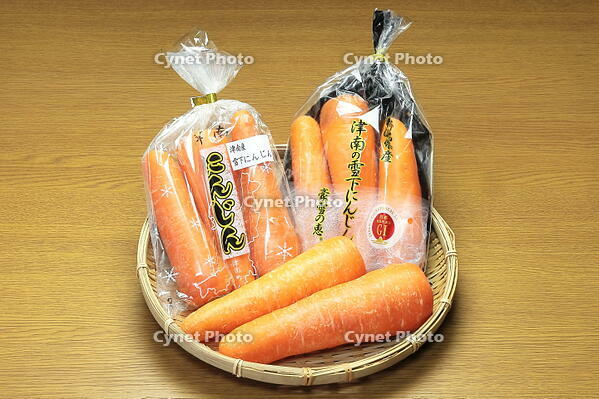 日本地理的表示のマークがつけられた雪下人参 [THI110053342]