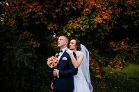 Wedding couple background yellow tree at autumn park [IBR123675076]