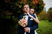 Wedding couple background yellow tree at autumn park [IBR123675105]