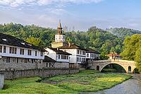 The old bridge and traditional Bulgarian houses in the old town of Tryavna, Bulgaria. Die alte Brücke und die traditionellen bulgarischen Häuser in der Altstadt von Tryavna, Bulgarien [IBR123790573]