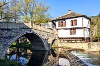 Typische bulgarische Häuser in der Altstadt von Trjawna [IBR123790624]