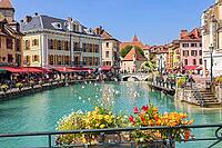 Die schöne mittelalterliche Stadt Annecy, französische Alpen [IBR123790652]