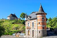 Typische Gebäude in Vic-sur-Serre, Frankreich [IBR123790655]