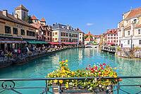 Die schöne mittelalterliche Stadt Annecy, französische Alpen [IBR123790657]