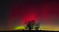 Strong coronary mass ejections on the Sun have sent correspondingly intense storms of charged particles towards Earth, where they have also caused auroras over Germany. These auroras are produced in the atmosphere at an altitude of 70 to 800 kilometers wh [IBR112941844]