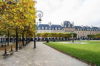 Place des Vosges, Marais, Paris, France [IBR123911519]