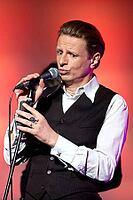 Alexander Scheer sings David Bowie at the German Audio Film Awards ceremony at the Colosseum cinema in Berlin on 24.03.2026 [IBR113108132]