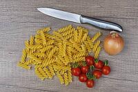 Onions (Allium cepa) with cocktail tomatoes (Solanum lycopersicum) and fusilli pasta, Kempen, North Rhine-Westphalia, Germany [IBR124629097]