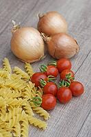 Onions (Allium cepa) with cocktail tomatoes (Solanum lycopersicum) and fusilli pasta, Kempen, North Rhine-Westphalia, Germany [IBR124629101]