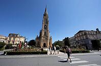 Notre Dame Church on Place Mar$00E9chal de Lattre Tassigny in Bergerac, Dordogne department, Nouvelle-Aquitaine region, Bergerac Arrondissement, P$00E9rigord Blanc, France [IBR124629482]