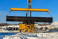 Moving and transporting gas pipes for laying them in a ditch for installation [IBR124748918]