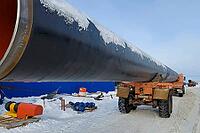 Moving and transporting gas pipes for laying them in a ditch for installation [IBR124748924]