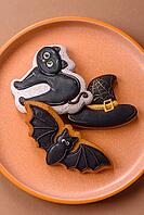 Halloween cookies, sweets, or gingerbread, a cat, a bat, and a hat. Halloween cookies as a backdrop for your design [IBR124865268]