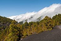 Mountain range with cloud-shrouded peaks [IBR124915302]