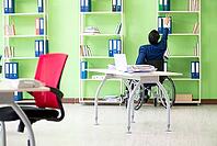 Disabled businessman working in the office [IBR125062179]