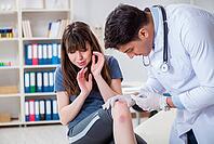 Patient visiting doctor after sustaining sports injury [IBR125094344]