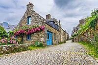 The historic town of Locronan in Finistère, Brittany, France, is characterised by granite houses, cobbled streets and slate roofs arranged around its preserved centre. Traditional façades, narrow lanes and stone-paved public spaces are seen in soft natura [IBR125163356]