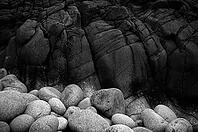 Stones, pebbles, pebbles, Cot Valley Beach, Porth Nanven, also beach of dinosaur eggs, coast, black and white, St Just in Penwith, Cornwall, England, Great Britain, Great Britain [IBR125177958]