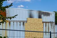 The storage system was set up for network fluctuations. The fire presented the fire department with completely new challenges to combat a major fire involving lithium blocks. New fire fighting concepts are now being developed in collaboration with the Bau [IBR113322443]