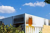 The storage system was set up for network fluctuations. The fire presented the fire department with completely new challenges to combat a major fire involving lithium blocks. New fire fighting concepts are now being developed in collaboration with the Bau [IBR113322458]