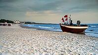 Ein Blick auf den Strand von Binz in Richtung Seebrücke [IBR125324063]