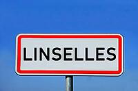 Linselles town sign [IBR125324115]