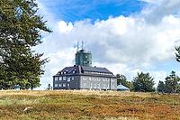 View across the flat summit of Kahler Asten, with its heathland, towards the Astenturm complex on Kahler Asten, situated 841 metres above sea level, featuring a 21-metre-high observation tower with an official weather station operated by the German Weathe [IBR125414257]