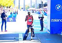 27.09.2026, Athletics BMW Berlin - Marathon 2026, from left Guye Adola achieved 1st place in the BMW BERLIN-MARATHON 2026 [IBR113453162]