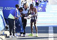 27 September 2026, Athletics: BMW Berlin Marathon 2026, from left: Tigst Assefa (ETH 2:11:04) crosses the finish line, exhausted, and is supported by a team at the 2026 BMW BERLIN MARATHON [IBR113453172]