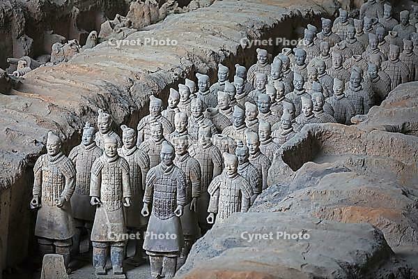 Terracotta Army, sculptures of soldiers depicting the armies of Qin Shi Huang, first Emperor of China near Xi'an, Sian, Lintong District, Shaanxi [IBR111276980]